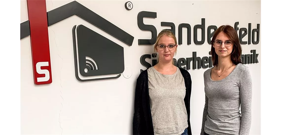 Esther und Tina berichten aus dem Büromanagement